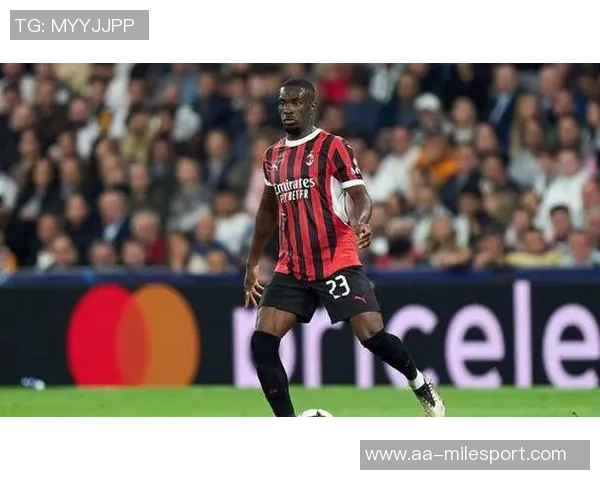 米兰队员莱奥托莫里单独训练普利西奇拉比奥特积极康复中 米兰队员莱奥托莫里单独训练普利西奇拉比奥特积极康复中